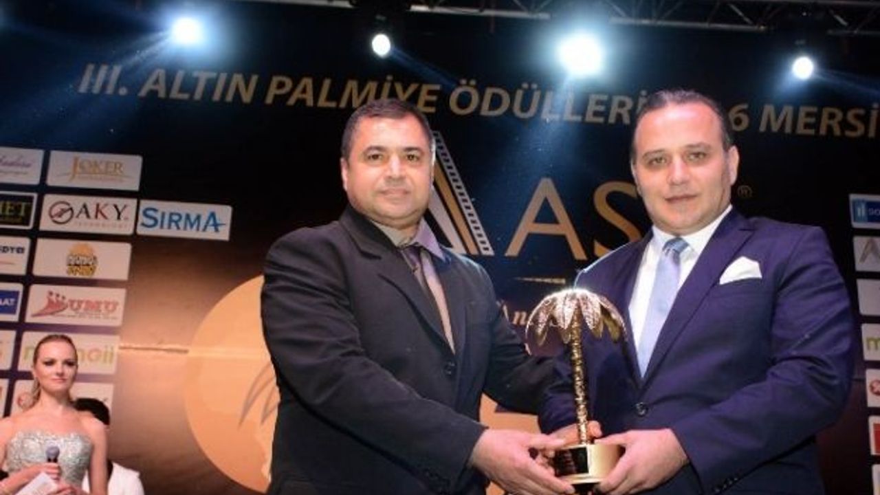 Yılın Spor Adamı Seçilen Kulüp Başkanı Ali Demirhan, Altın Palmiye Ödünü Aldı