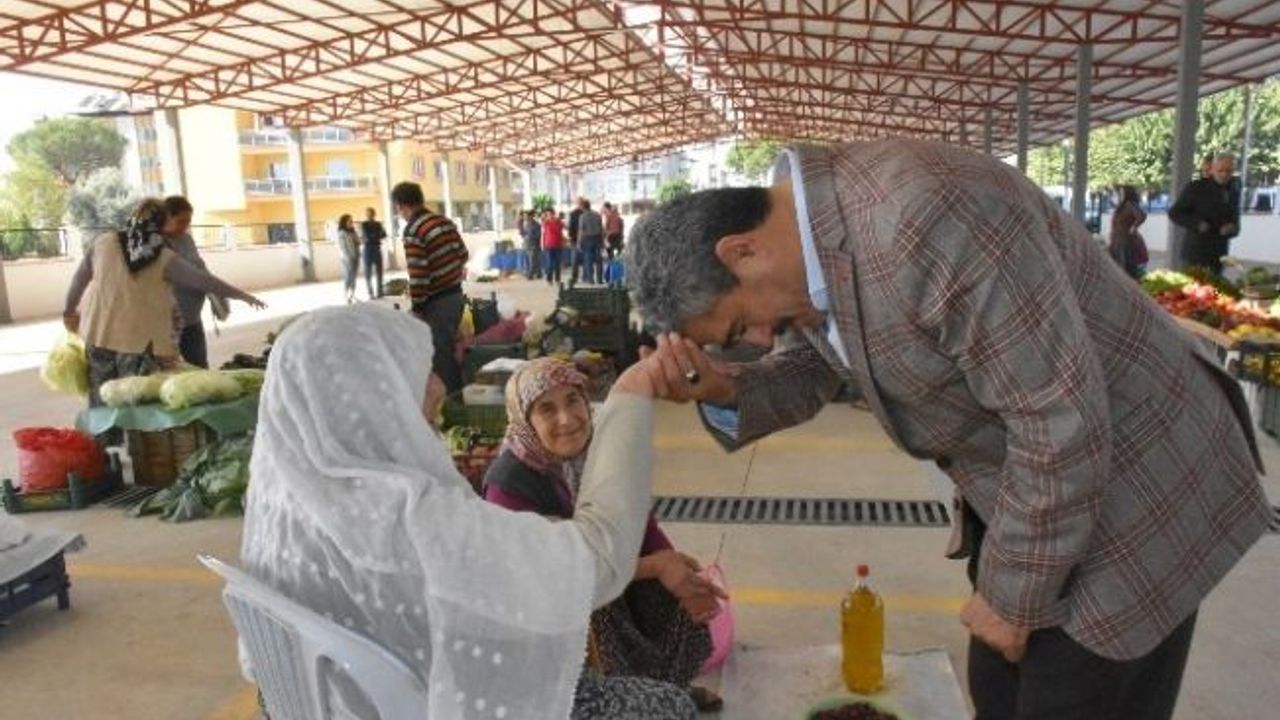 Başkan Alıcık, pazaryeri ziyaretlerini sürdürüyor.