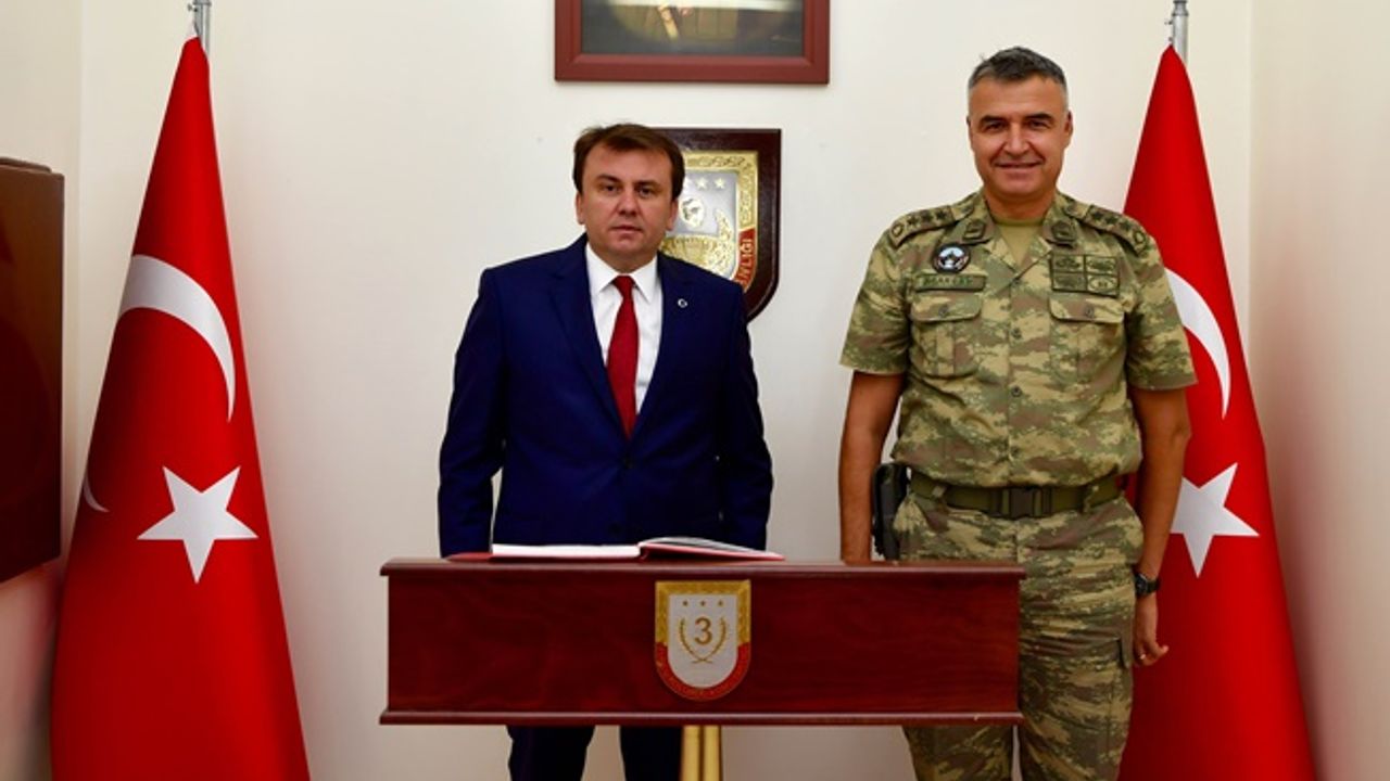 Başkan Erkoç'tan Kahramanmaraş 2. Zırhlı Tugay Komutanı Tankçı Albay Uğur Bülent Acarbay'a Zİyaret