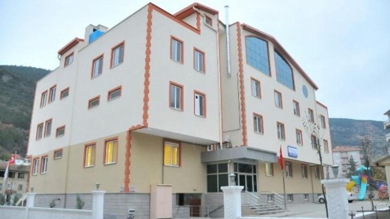 Başkan Akkaya Kevser Köksal Hafızlık Kız Kuran Kursu’nu ziyaret etti