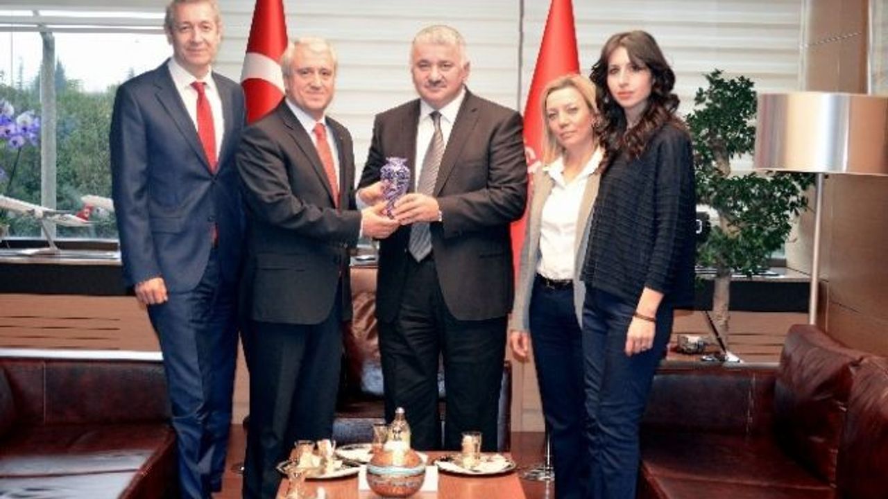 Rektör Gündoğan, THY Genel Müdürü Bilal Ekşi’yi ziyaret etti