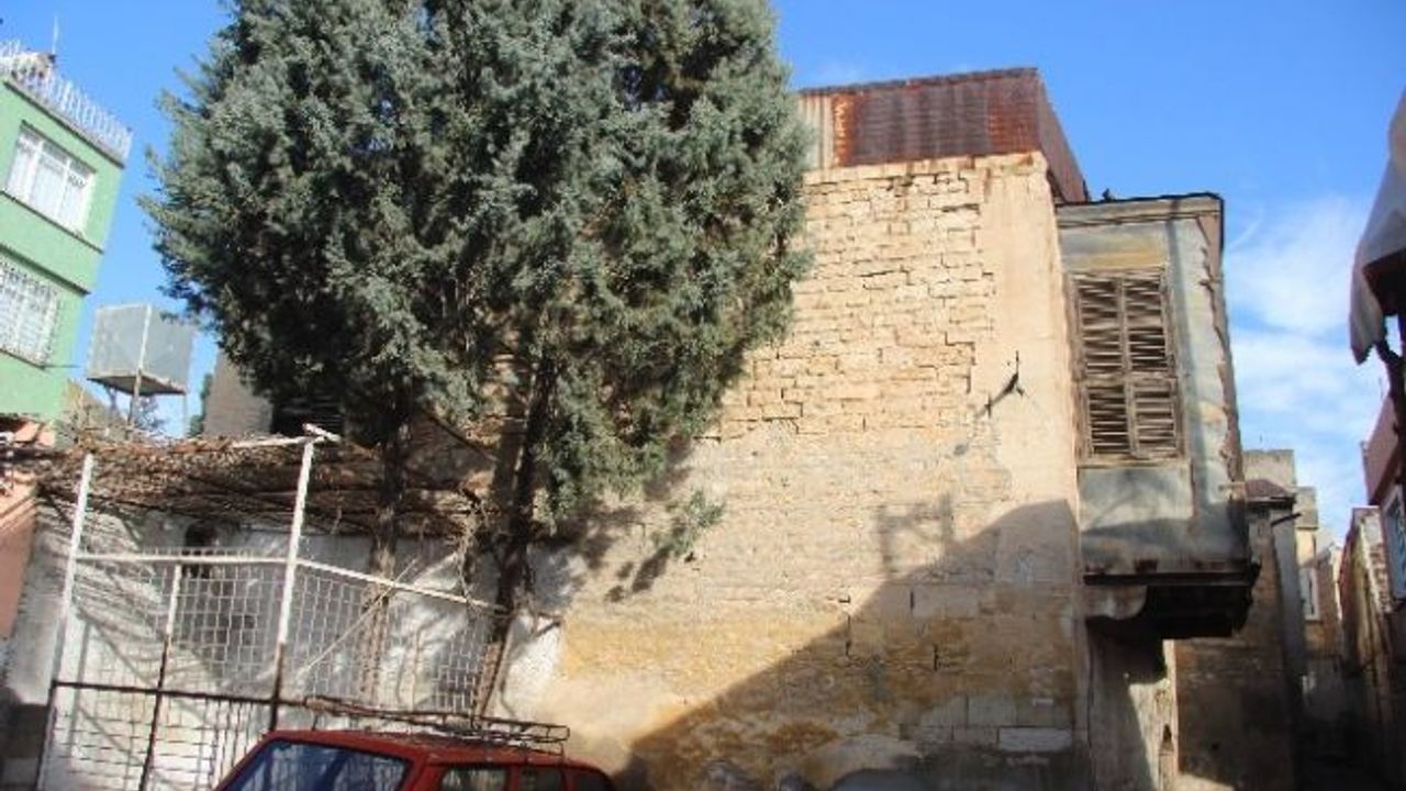 SİT alanındaki tarihi Kilis evleri bir bir yıkılıyor