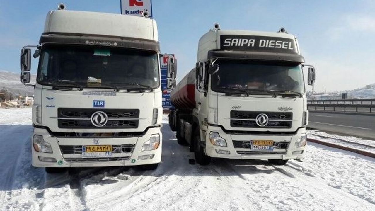 TIR’da uyuyan 2 İranlı karbonmonoksit gazından zehirlenerek öldü