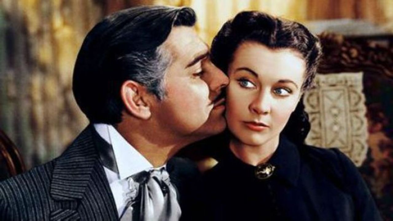 Margaret Mitchell'in 1936 tarihli filmi de çekilen Rüzgar Gibi Geçti adlı ünlü romanı hangi savaş sırasında geçer?