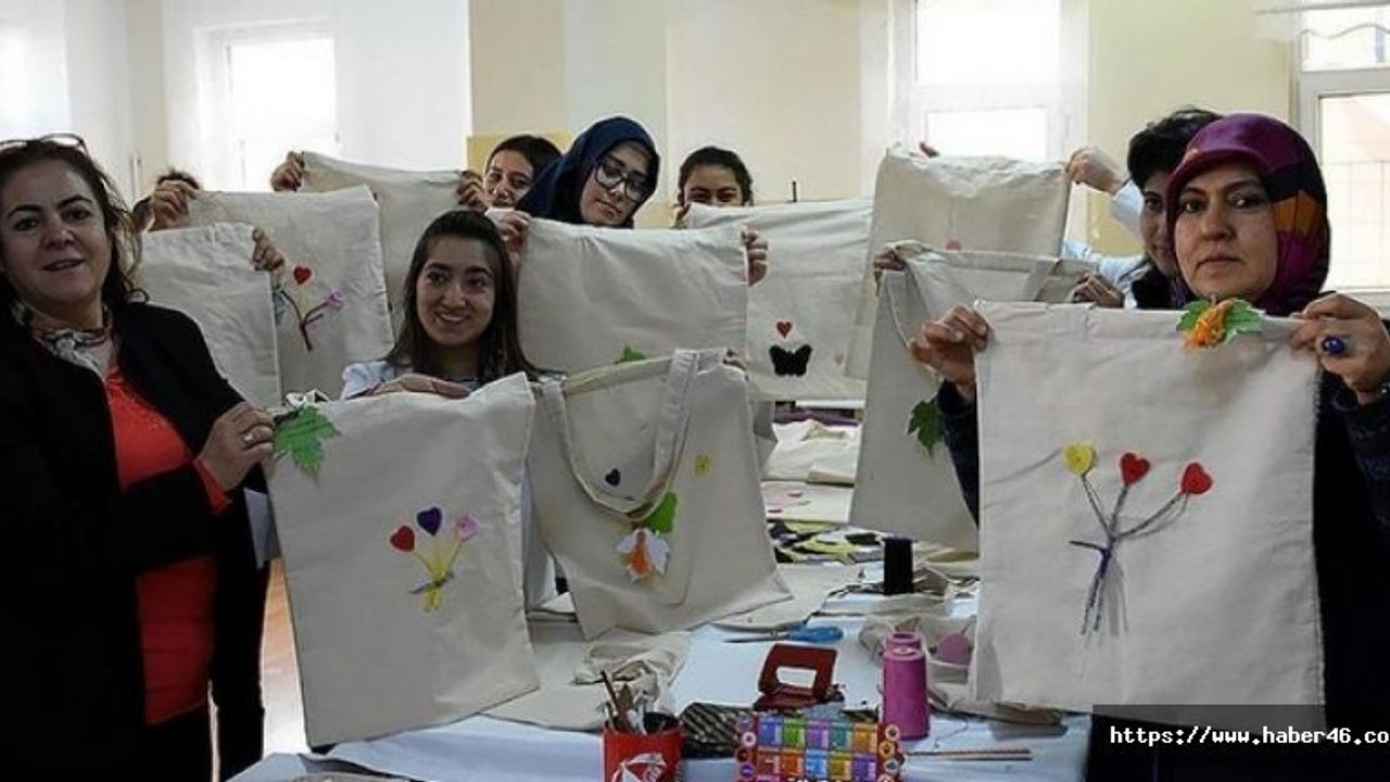 Liselilerin yaptığı bez çantalar vatandaşlara ücretsiz dağıtılacak!