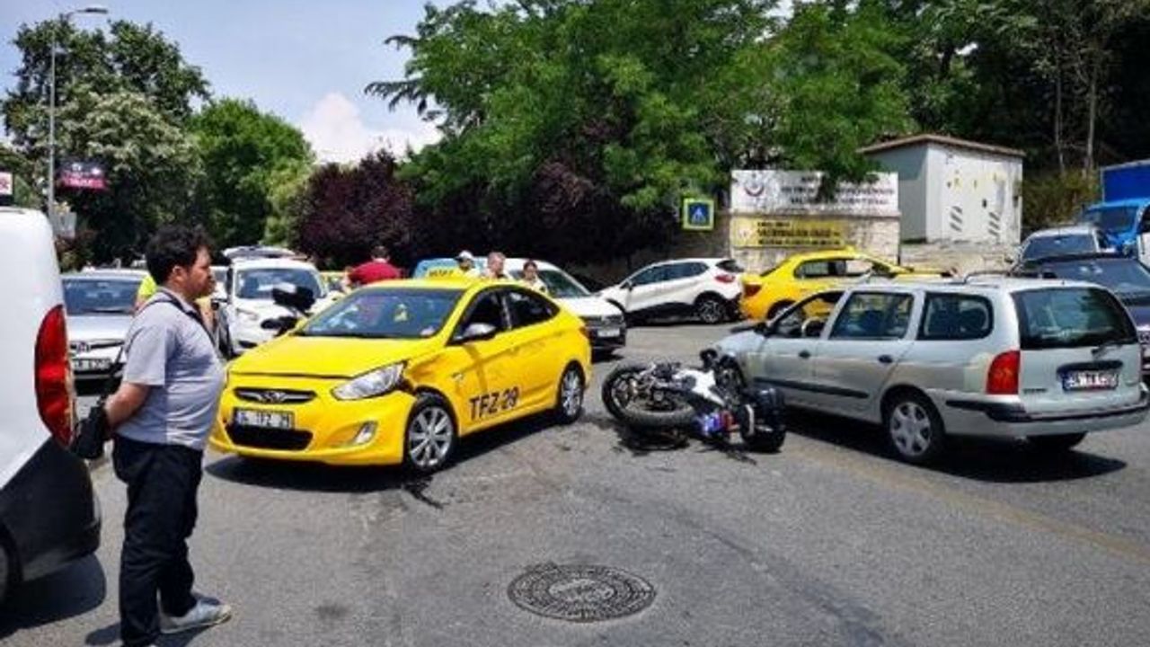 Kazada motosikletli trafik polisinin ayağı kırıldı