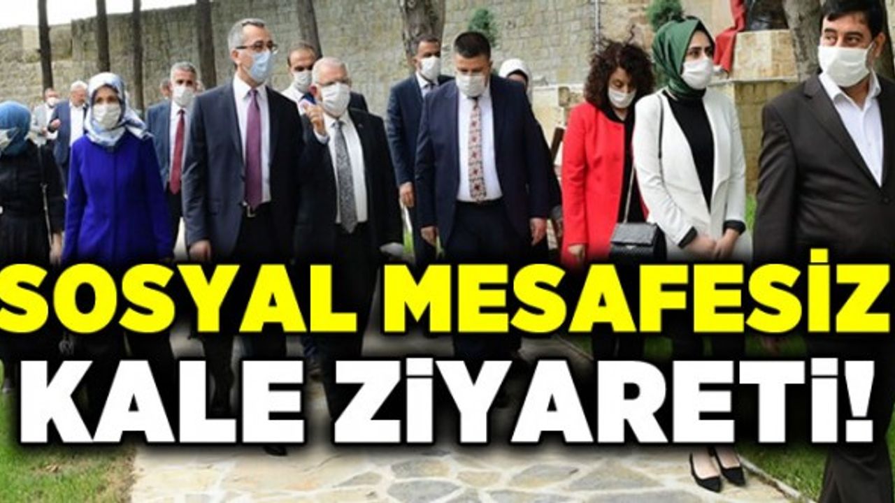 Kahramanmaraş Yerel Yöneticilerden Sosyal Mesafesiz Kale Gezisi