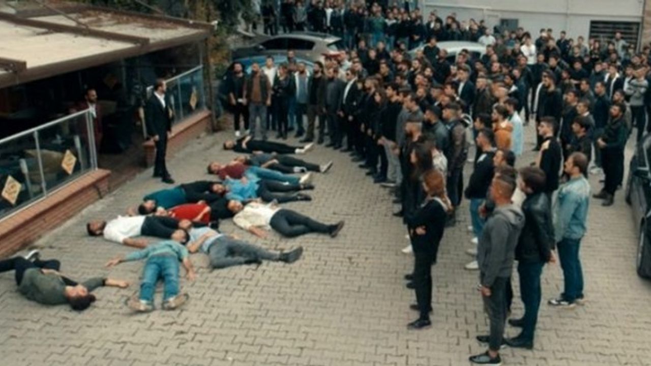 Çukur dizisinin son bölümünde Yamaç mahalleye geri döndü!