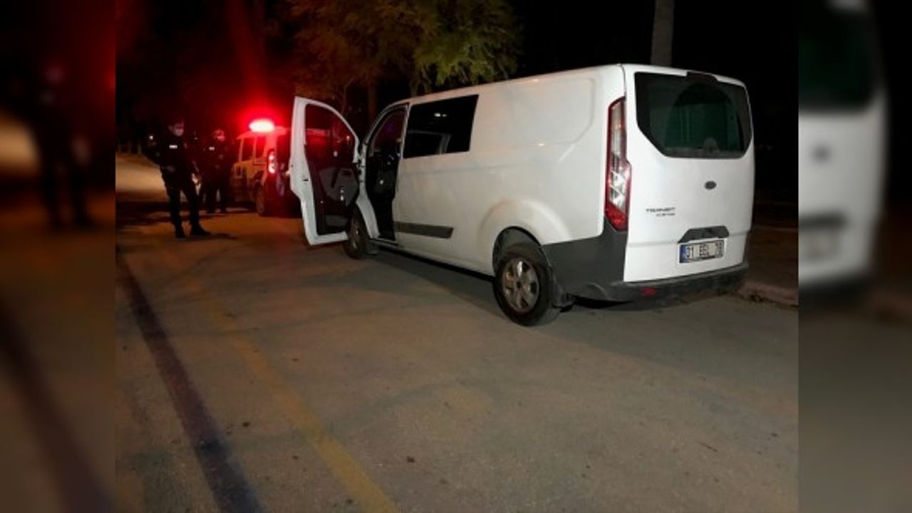 Adana'da minibüs sürücüsü kovalamaca sonucu yakalandı!