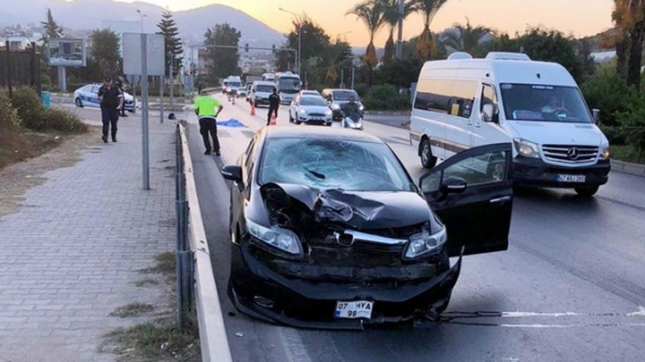 Antalya'da otomobilin çarptığı kadın hayatını kaybetti!