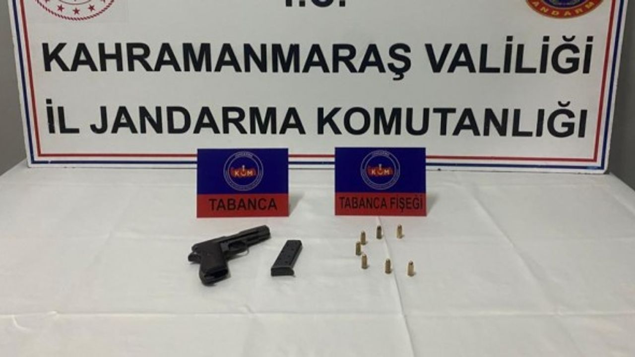 Kahramanmaraş'ta Jandarma ruhsatsız tabanca ile uyuşturucu madde ele geçirdi