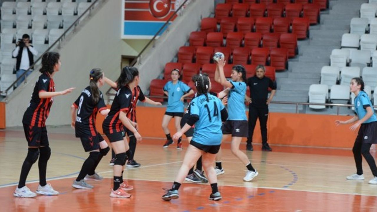 Kahramanmaraş'ta Hentbol Küçük Kadınlar Türkiye final müsabakaları başladı