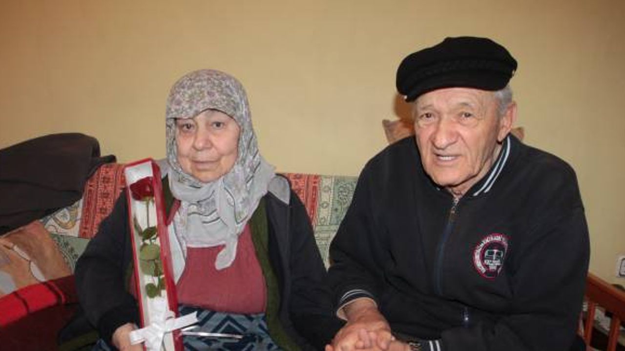 80’lik dede 58 yıllık aşkını sevgililer gününde aldığı çiçekle mutlu etti
