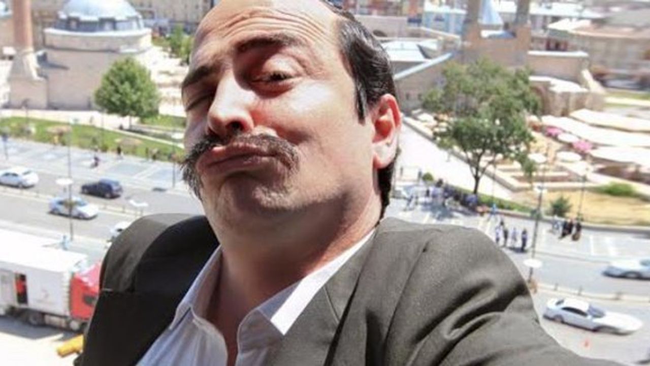 ‘Düğün Dernek 2: Sünnet’in popüler karakteri Tüpçü Fikret Sivas ile selfie peşinde!