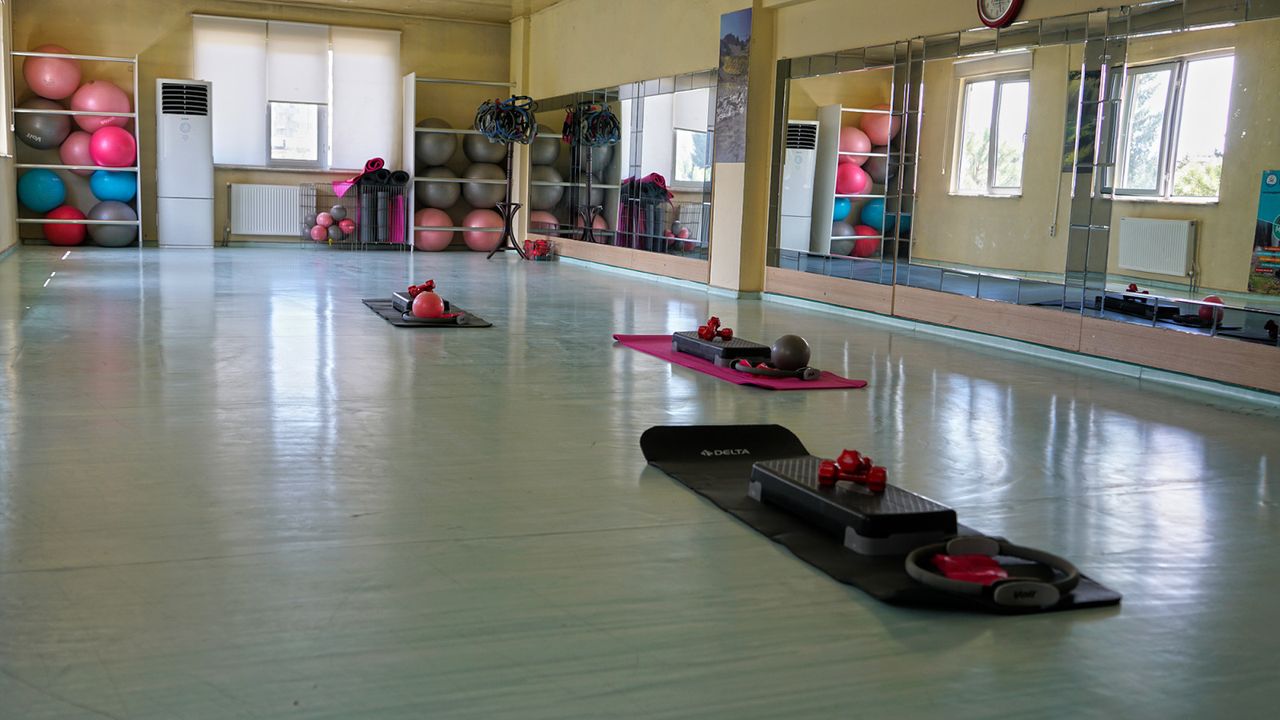 Kahramanmaraş'ta sağlıklı yaşama teşvik için kadınlara fitness, aerobik ve pilates eğitimleri veriliyor!