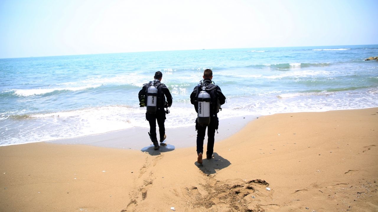 Mersin'de denizde kaybolan genci arama çalışmaları sürüyor