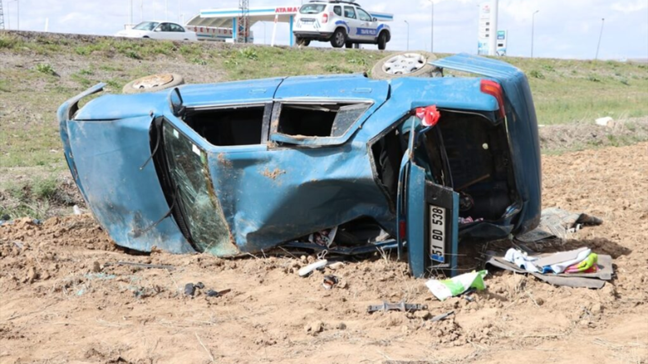 Niğde'de otomobilin devrilmesi sonucu Süleyman Erdoğan öldü, 3 kişi yaralandı