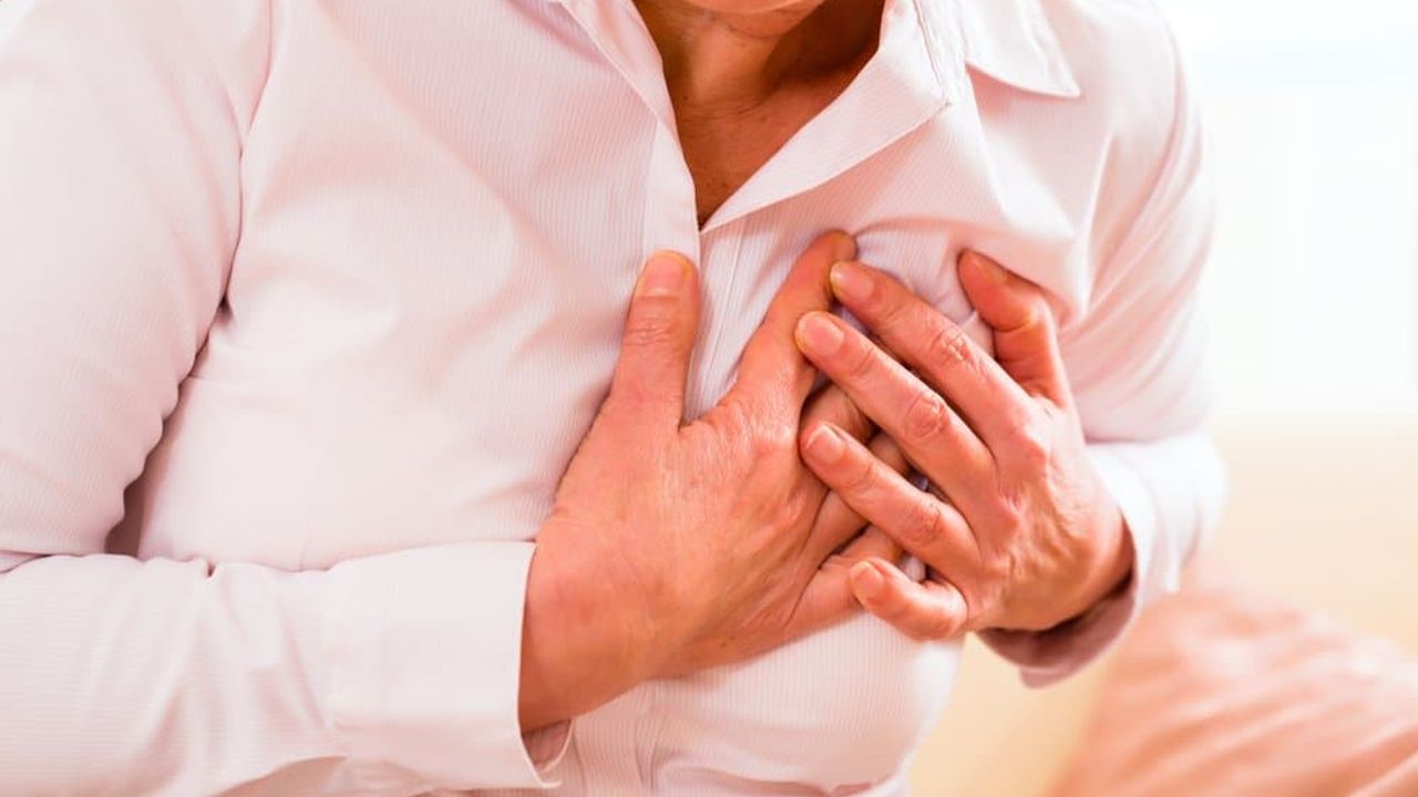Tatil Kalbi Sendromu nedir belirtileri nelerdir riski tedavisi nedenleri