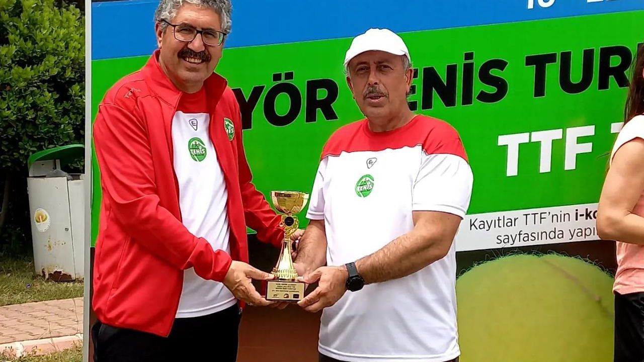 Kort tenisinde Kahramanmaraşlı Kemal Canlı şampiyon oldu