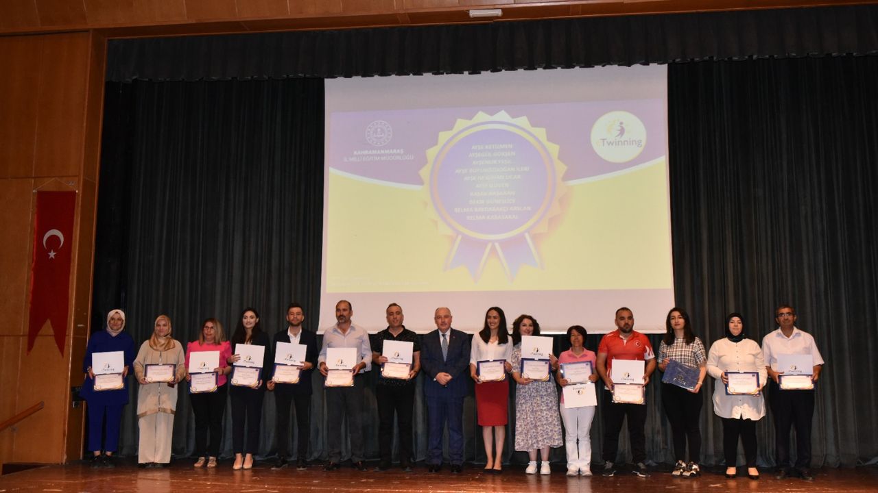 Kahramanmaraş'ta Öğretmenlere ve Okul İdarecilerine eTwinning Kalite Etiketi Ödülleri Verildi