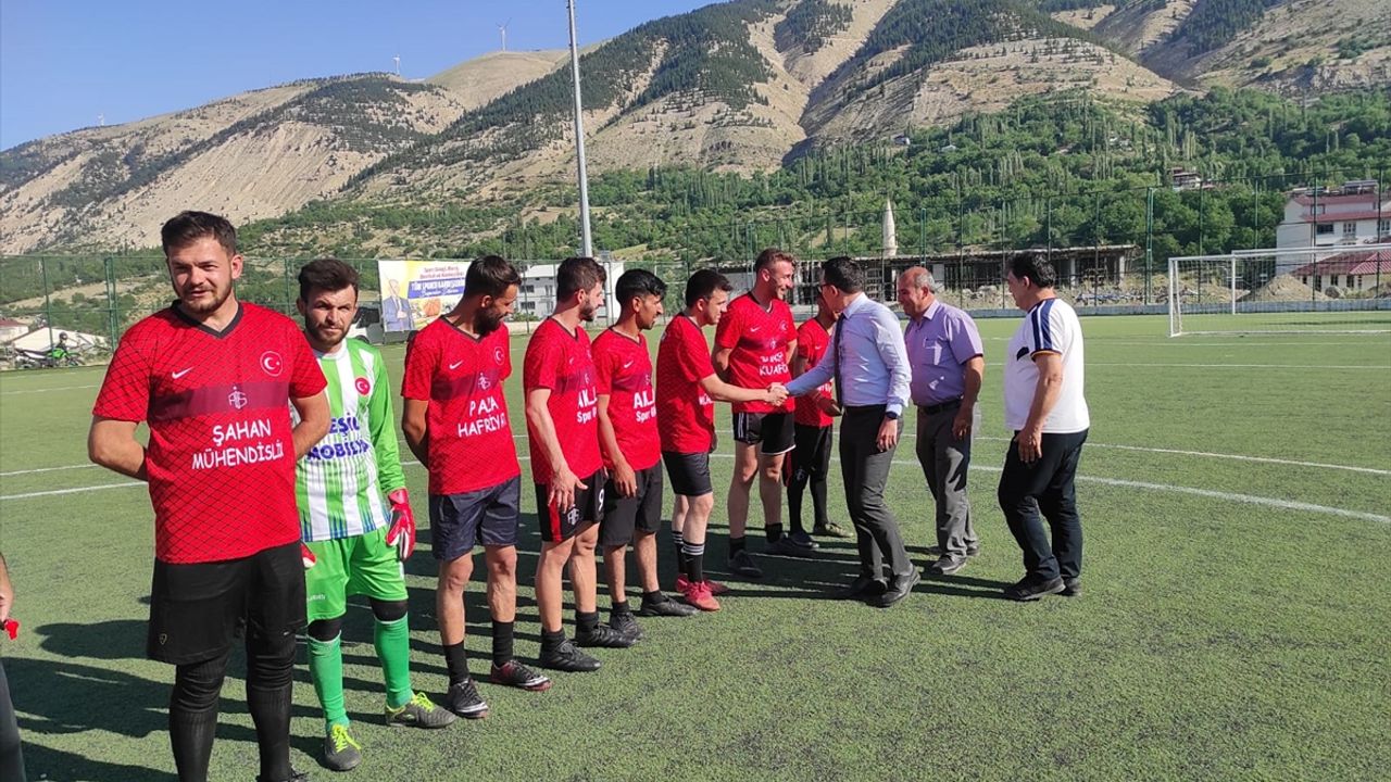 Kahramanmaraş Çağlayancerit'te mahalleler ve kurumlar arası futbol turnuvası başladı