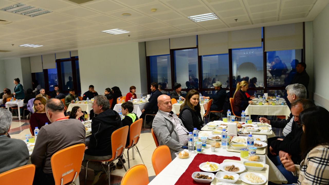 Aksaray Belediyesi Kahramanmaraş'ta Depremzedelere İftar Programı Düzenledi!