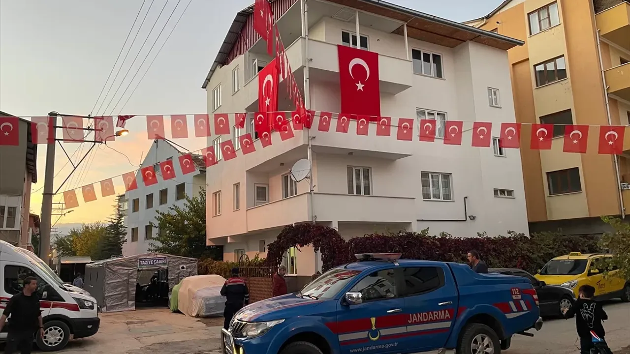 Van'da Şehit Olan Kahramanmaraşlı Askerin Baba Ocağı Türk Bayraklarıyla Donatıldı!
