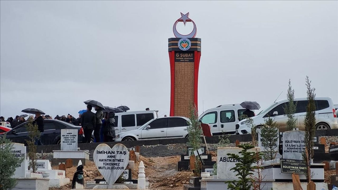 Kahramanmaraş Depreminde Hayatını Kaybedenler İçin Anıt Dikildi!