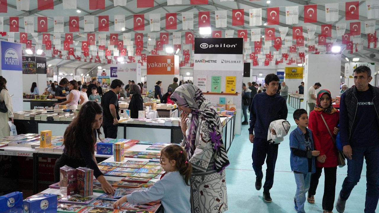 Kahramanmaraş Kitap Fuarı'na yoğun katılım