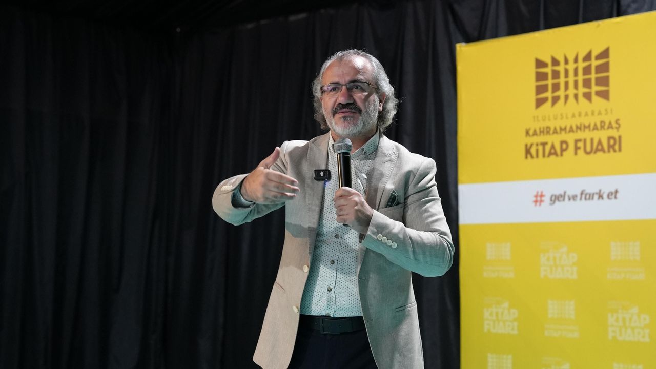 Kahramanmaraş Kitap Fuarı'nda Sıtkı Aslanhan'dan Aile ve Teknoloji Uyarıları