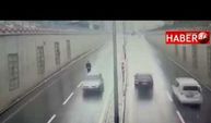 Kahramanmaraş'ta yolda gezinen yayanın yaralandığı kaza güvenlik kamerasında