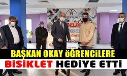 Başkan Okay aşı kampanyasına katılan öğrencilere bisiklet hediye etti!