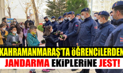 Kahramanmaraş'ta ilkokul öğrencilerinden jandarma personellerine jest!