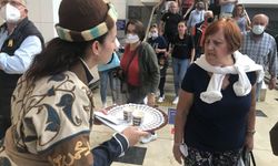 Antalya'da turistlere Türk Mutfağı Haftası" kapsamında şerbet dağıtıldı