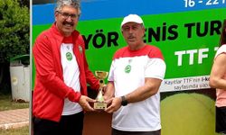 Kort tenisinde Kahramanmaraşlı Kemal Canlı şampiyon oldu
