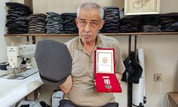 Kıbrıs Gazisi 'Maraş Çarşısı'ndaki Dükkanında Yarım Asırdır Kasket Üretiyor!
