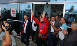 Dünya şampiyonu Kahramanmaraşlı güreşçi Burhan Akbudak, memleketinde coşkuyla karşılandı!