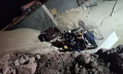 Feci Kaza: 5 Metre Yüksekten Düşüp Kağıt Gibi Ezilen Otomobil 4 Kişiye Mezar Oldu!