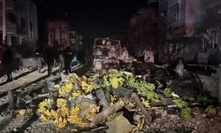 Meyve Yüklü Kamyonet Bomba Gibi Patladı! Sokak Savaş Alanına Döndü!
