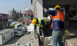 Kahramanmaraş'ta Zarar Gören Gençlik Merkezinde Tadilat Başladı!