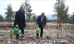 AKP Kahramanmaraş Milletvekili Adayı Kirişçi, Deprem Şehitlerini Ziyaret Etti!