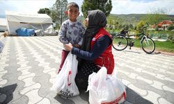 Kahramanmaraş'ta Depremzede Çocukların Bayramlık Kıyafet Sevinci!