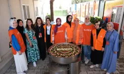 Kahramanmaraş'ta Depremzede Kadınlara Aşure İkramı!