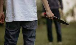 13 Yaşındaki Ortaokul Öğrencisi Oyun Yüzünden Arkadaşını Bıçakladı!