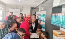 Kızılay ve HAK-İŞ Kahramanmaraş'ta depremzede çocuklar için kütüphane açtı