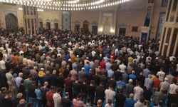 Kahramanmaraş'ta Kadir Gecesi: Vatandaşlar Abdulhamid Han Camii'ne Akın Etti