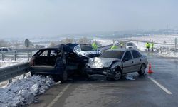 Kahramanmaraş'ta İki Otomobil Çarpıştı: Araçlar Hurdaya Döndü