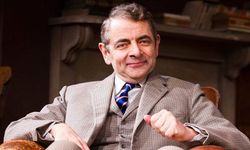 2001 yılında Kenya’da ailesiyle birlikte uçaktayken pilotun rahatsızlanması üzerine uçağın kontrolünü ele alan oyuncu