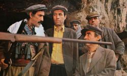 Davaro atlı filmde Şener Şen tarafından canlandırılan karakter kimlerdendir?