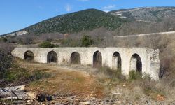 Drama Köprüsü’ndeki Hasan’ın Mezar Taşlarını Ne Zannetmiştir?